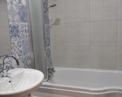 Helvellyn hostel bunkhouse with a bath